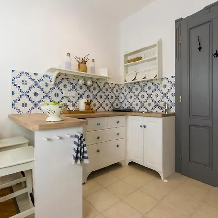Lenka Bed & Breakfast