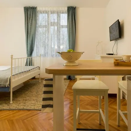Lenka Bed & Breakfast *
