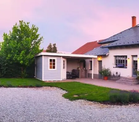 Lenka Bed & Breakfast *