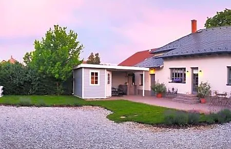 Lenka Frühstückspension 4*
